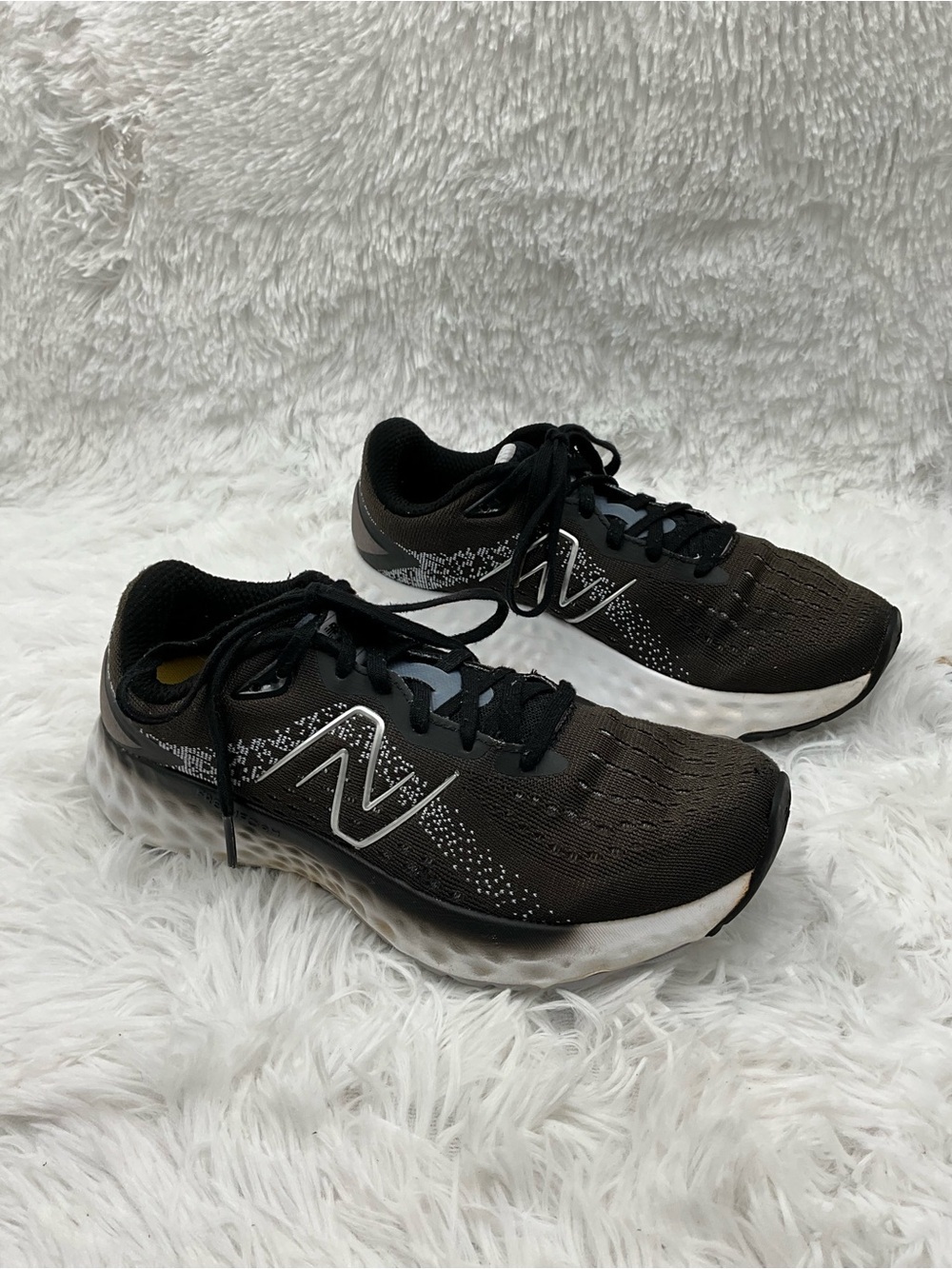 New Balance Fresh Foam Evoz v2 Size 8.5 (EU39) Gray Running Shoes